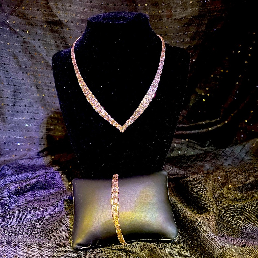 Ladies 925 Sterling Silver V Line Necklace and Bracelet Set